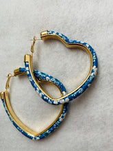 Load image into Gallery viewer, Summer Flower Corazón Hoop earrings