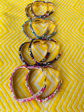 Load image into Gallery viewer, Summer Flower Corazón Hoop earrings